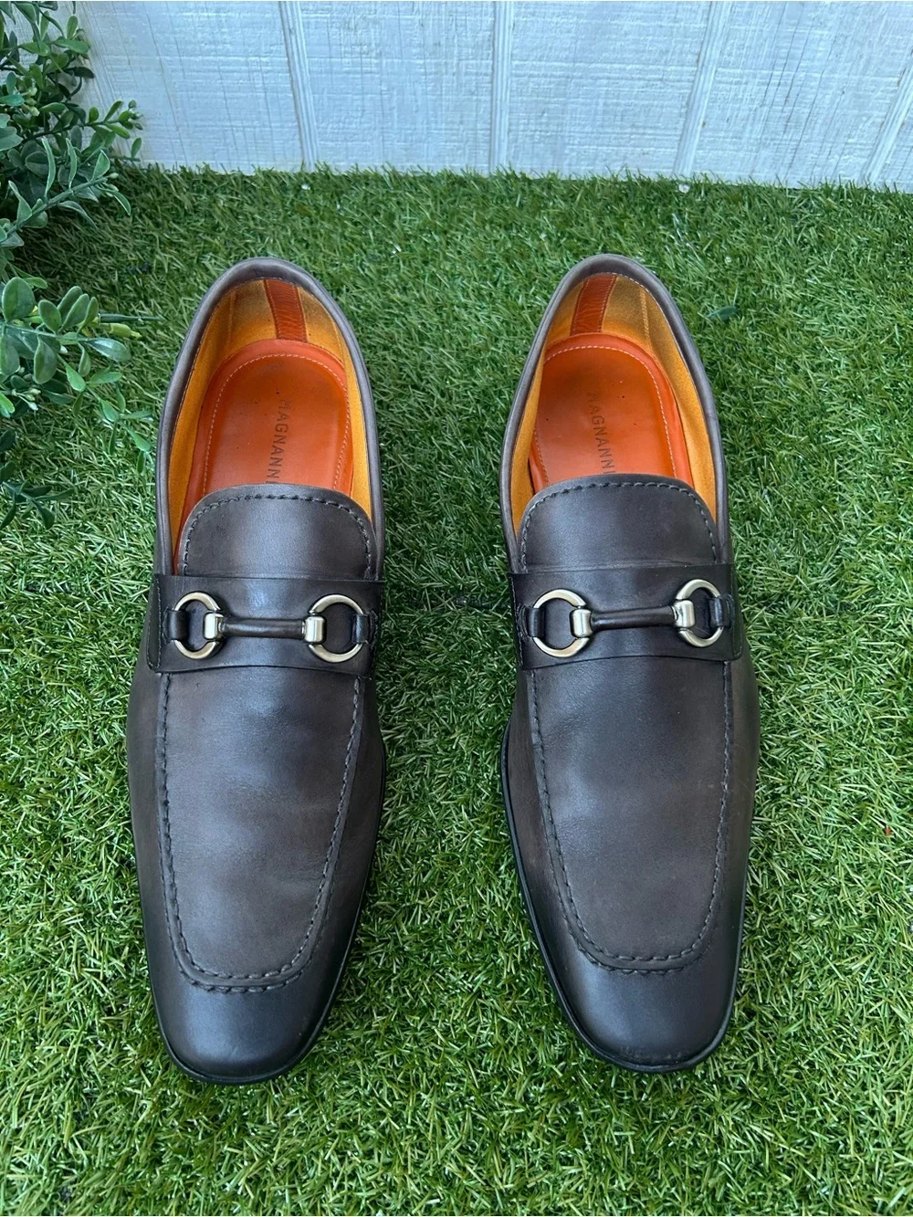 MAGNANNI Voto Leather Loafer Burnished Gray size 10 gently used $375